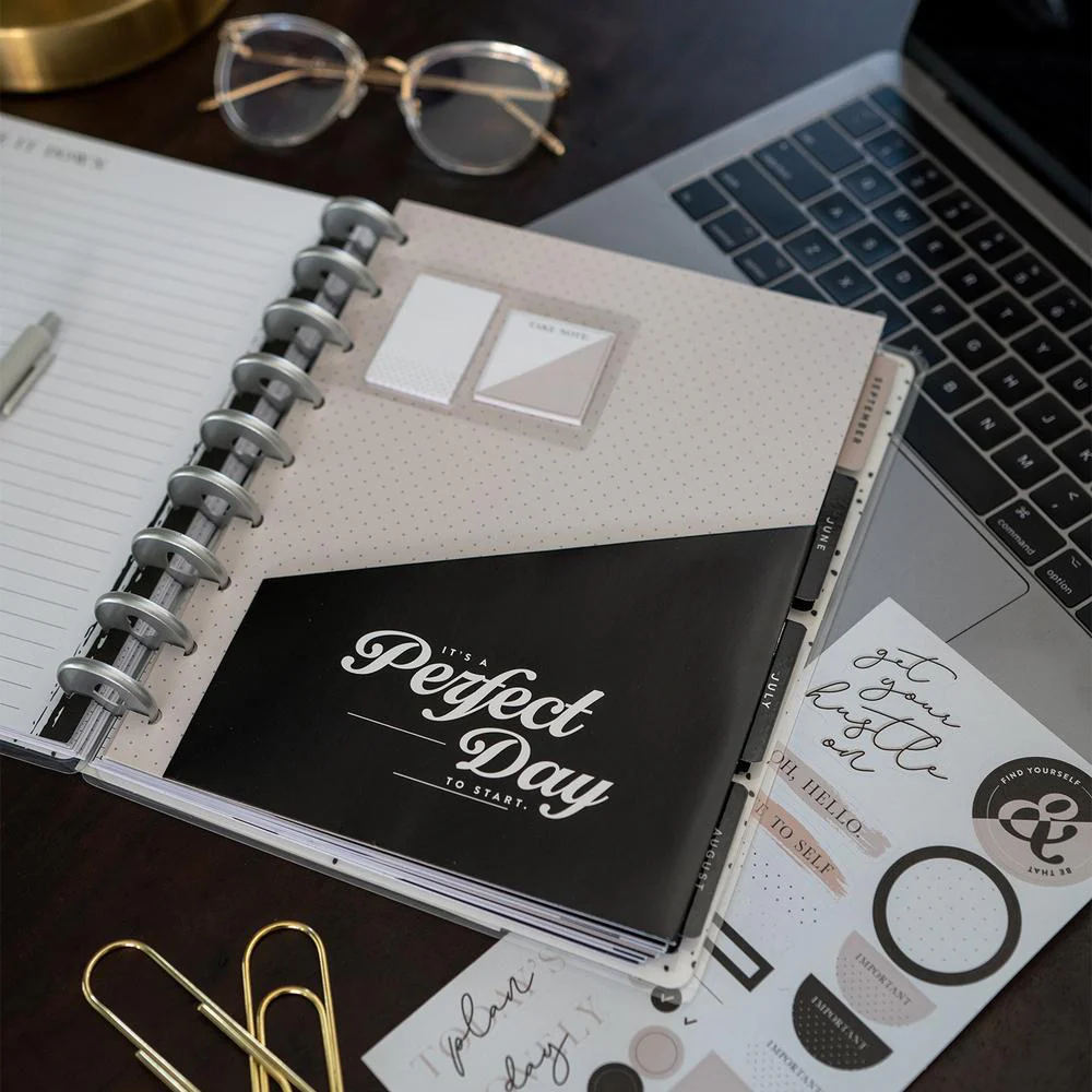 Black and White Classic Accessory Pack - Image 2