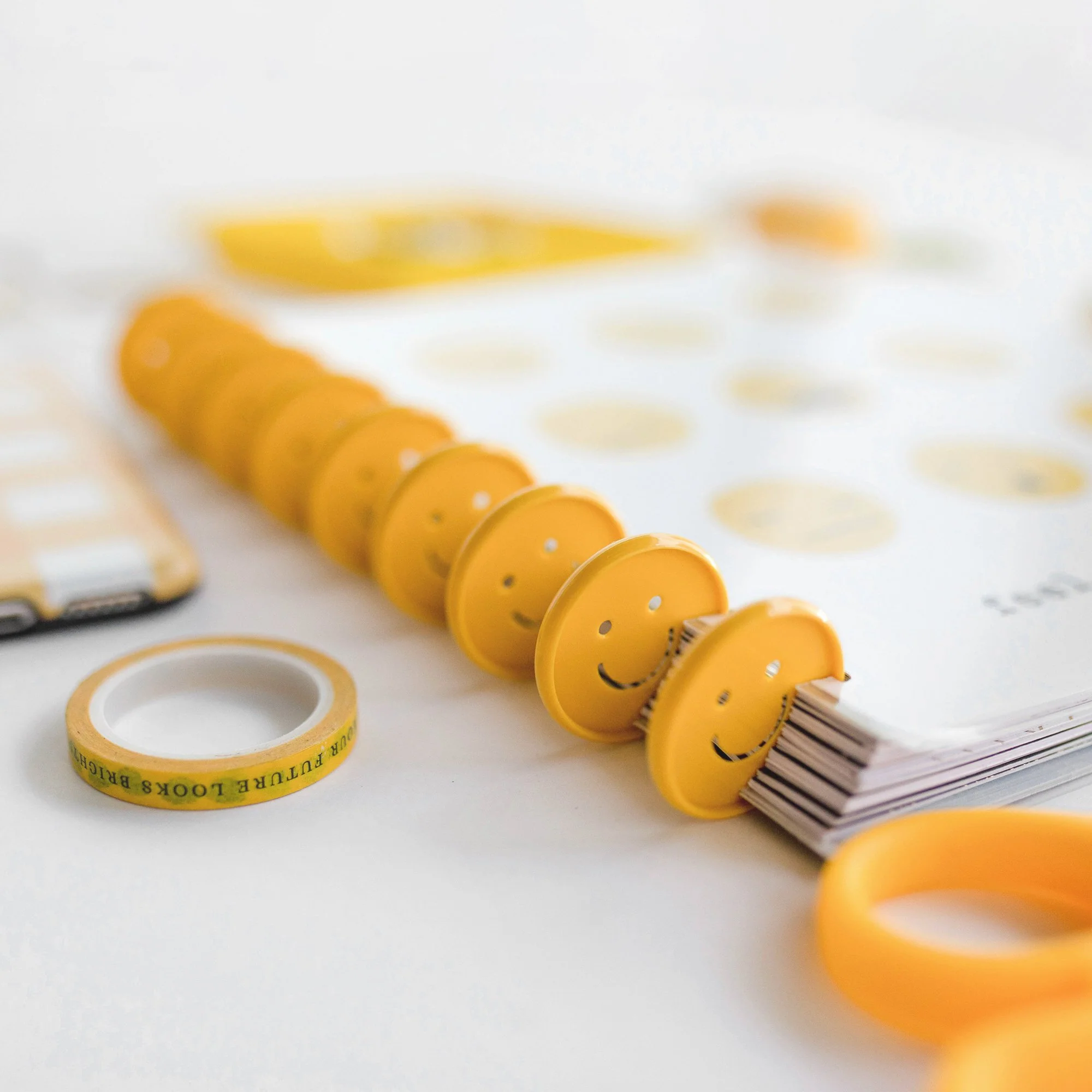 Smiley Cutout Medium Disc Set - Golden Yellow - Image 2